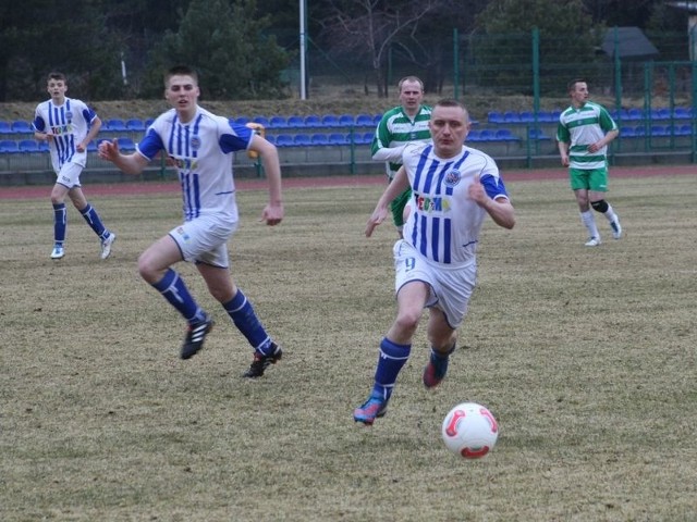Skotawia Dębnica Kaszubska zagra na własnym boisku z Jantarem Ustka. 