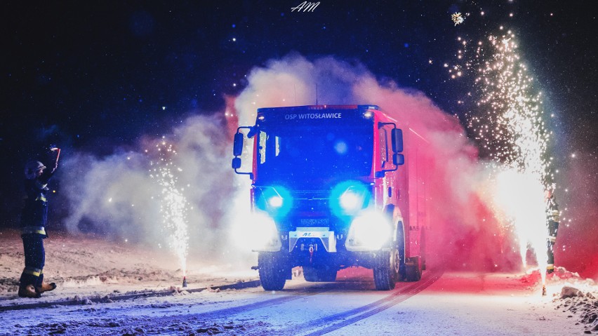 Strażacy z Witosławic mają nowy wóz. Jego powitanie było imponujące (ZDJĘCIA, WIDEO)