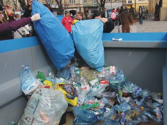 Zdecydowana większość przemyślan zadeklarowała segregowanie odpadów.