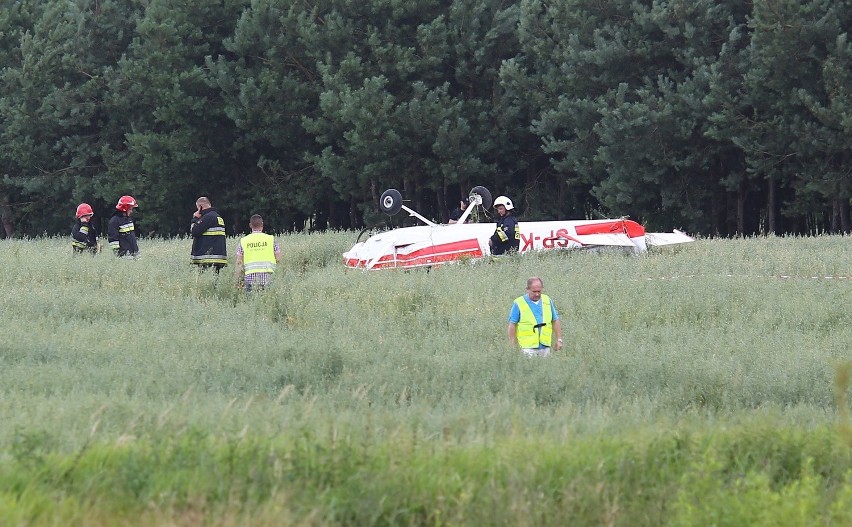 Zderzenie samolotów pod Radomiem. Zginęli dwaj młodzi ludzie: pilot i jego uczeń (wideo, zdjęcia)