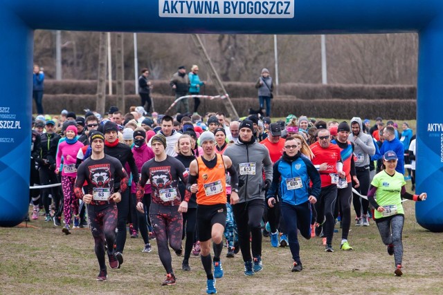 Wiosenne Przebudzenie - to pierwszy start z cyklu Biegowe Pory Roku, który zainaugurowano w niedzielę, 17 marca w Myślęcinku. Przed biegaczami jeszcze: Sen Nocy Letniej (16.06.), ZaDyszka Bydgoska (29.09.) i Zimowa ZaDymka (15.12.). Za ukończenie przynajmniej trzech biegów cyklu uczestnikom zostaną wręczone medale.Zobacz naszą fotorelację z biegu!Dwa razy więcej fotoradarów na polskich drogach. Zobacz wideo!