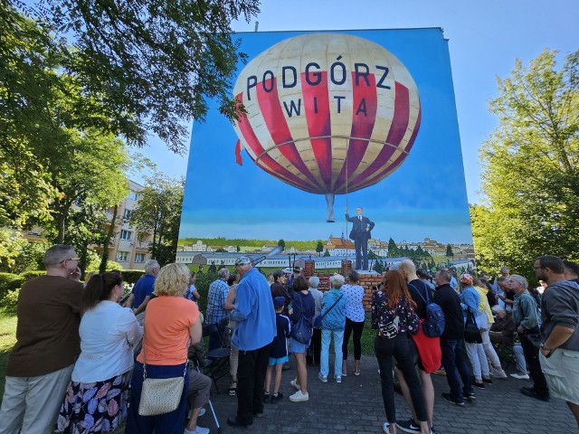 Podgórski mural powstał z inicjatywy Teresy Stuczyńskiej inspirowanej przez Katarzynę Kluczwajd.