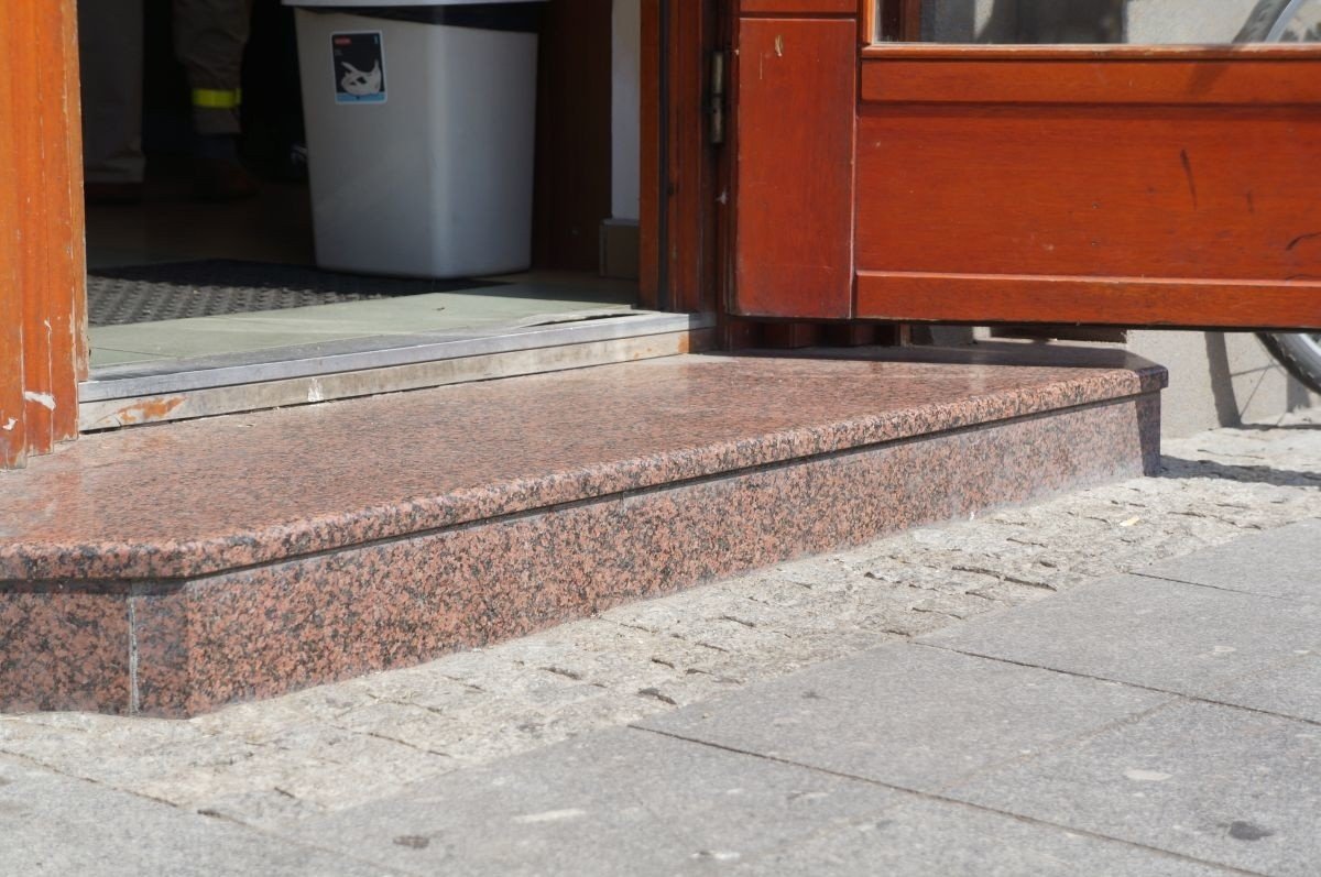 Miasto usunie bariery architektoniczne (zdjęcia)