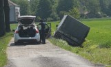 Wypadek w Kochcicach na Zamkowej. Pijany sprawca uciekł z miejsca zdarzenia, ale dogonił go i złapał bohaterski kierowca