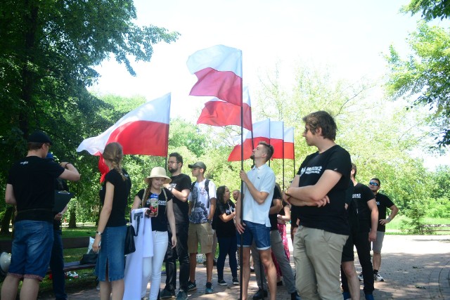 W sobotnim marszu uczestniczyło około 50 członków i sympatyków Młodzieży Wszechpolskiej.