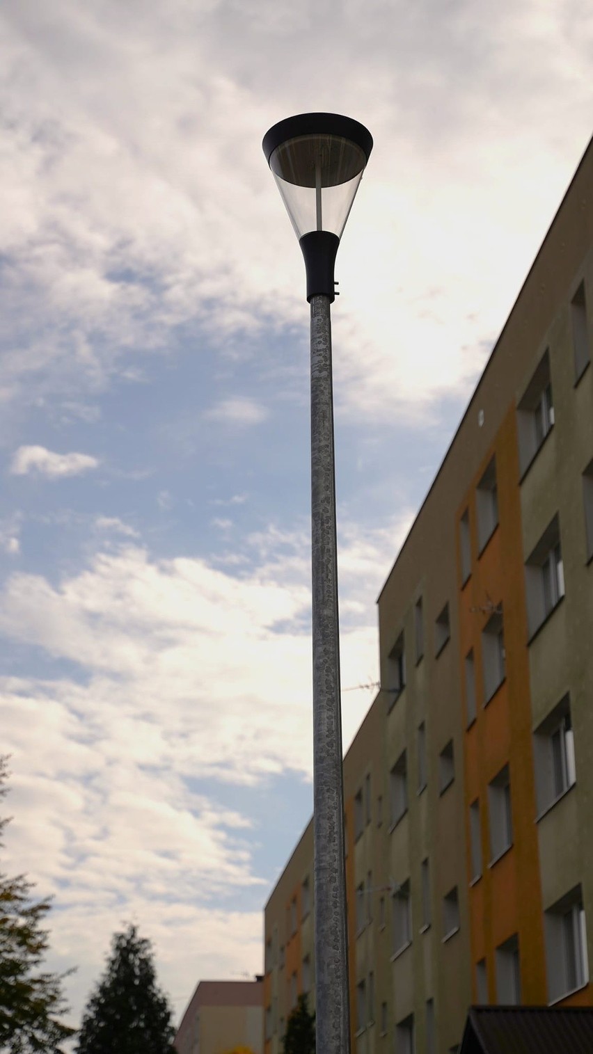 Nowe oświetlenie zamontowano na osiedlu Piaski w Kozienicach. Odbył się już odbiór inwestycji