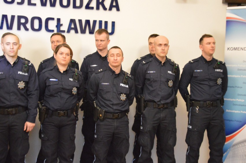 Policjanci we Wrocławiu ruszają na patrole z kamerami na mundurze