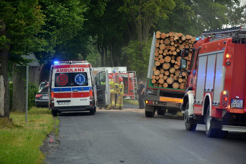 Wypadek koło Sępólna. Czołowo zderzyły się ciężarowy z