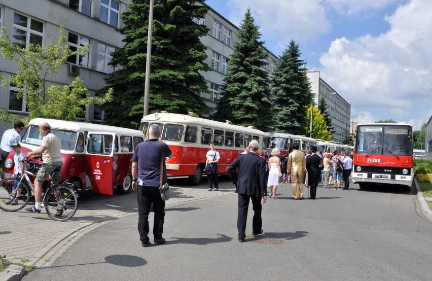 Zabytkowe autobusy paradowały ulicami Krakowa [ZDJĘCIA, WIDEO]
