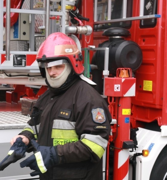 Pzy ratowaniu zagrożonych wałów Mleczki pomagają strażacy z KP PSP w Jarosławiu ze specjalistycznym sprzętem