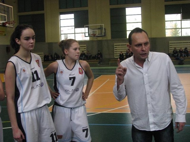 Justyna Snarska, Milena Kołoszko i trener Maciej Kruszewski.