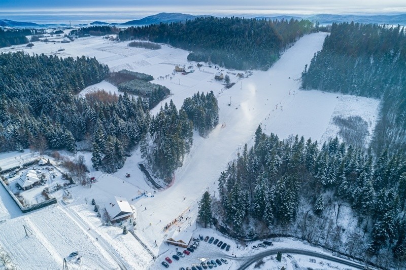 Stacja Narciarska Cieniawa Ski z lotu ptaka wygląda imponująco [ZDJĘCIA]