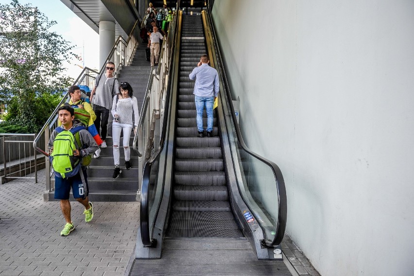 Dworzec Główny: Ruchome schody na dworcu pojadą w dwie...