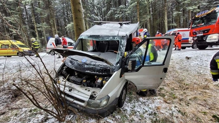 Śmiertelny wypadek w Muszynce. Tragedia na drodze przy granicy polsko-słowackiej. Jedna osoba nie żyje, trzy są ranne [ZDJĘCIA]