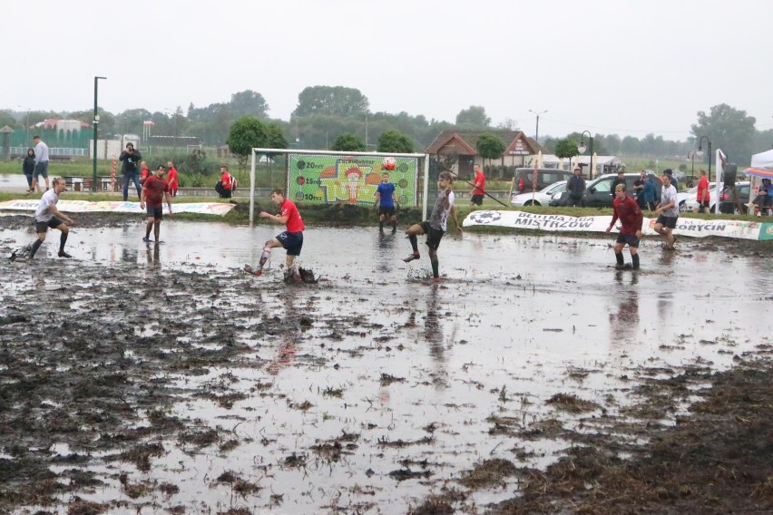 Dni Truskawki na sportowo. Błotna Liga Mistrzów i Mleczny Półmaraton