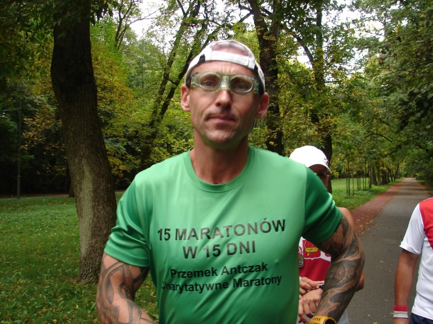 Niebywały wyczyn pabianiczanina! Przebiegł  15 maratonów  w 15 dni! ZDJĘCIA