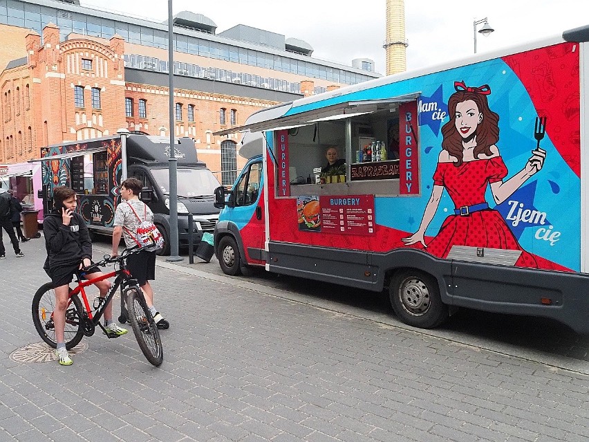 W Łodzi rozpoczął się sezon na food trucki.