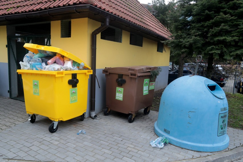 Wielkie pojemniki na odpady trafią do katalogu miejskich mebli?  Jest taki pomysł