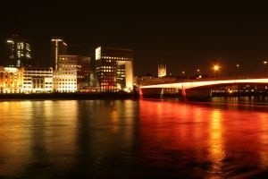 Brda nie musi mienić się tak, jak Tamiza w londyńskiej dzielnicy South Bank. Zainstalowane przy brzegach podwodne reflektory nadadzą jednak Wyspie Młyńskiej charakteru