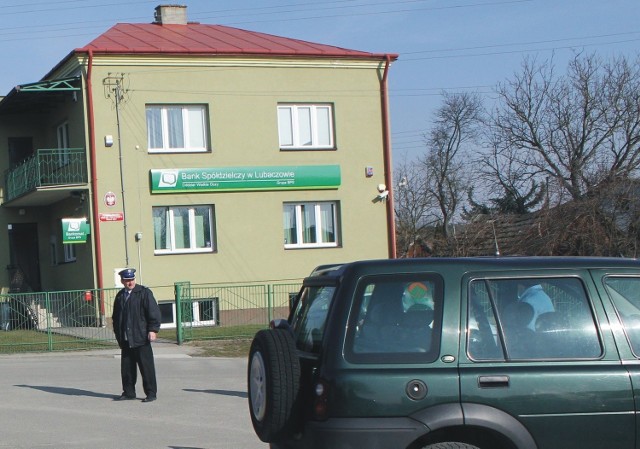 Do napadu na bank w Wielkich Oczach doszło w marcu ub. roku.