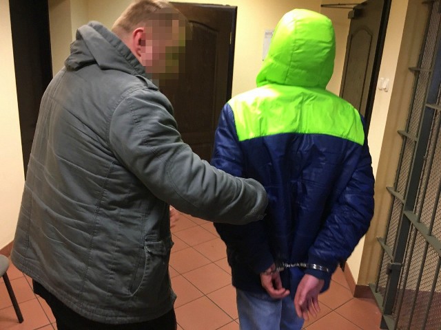 Mieszkaniec gminy Sicienko usłyszał pięć zarzutów. Grozi mu do ośmiu lat więzienia.