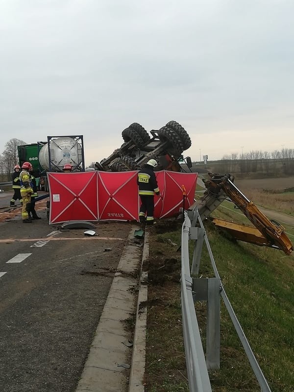 Śmiertelny wypadek pod Reńską Wsią. Nie żyje kierowca koparki