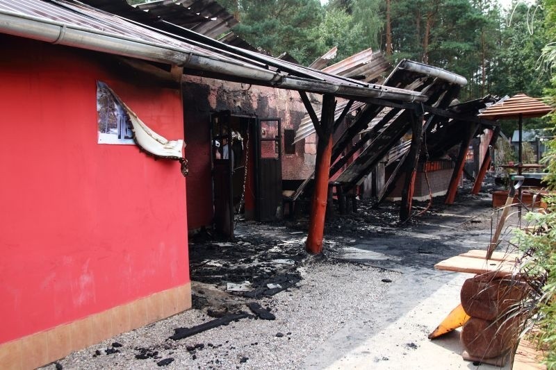 Jak mówią świadkowie pożaru, dach budynku palił się jak stóg...