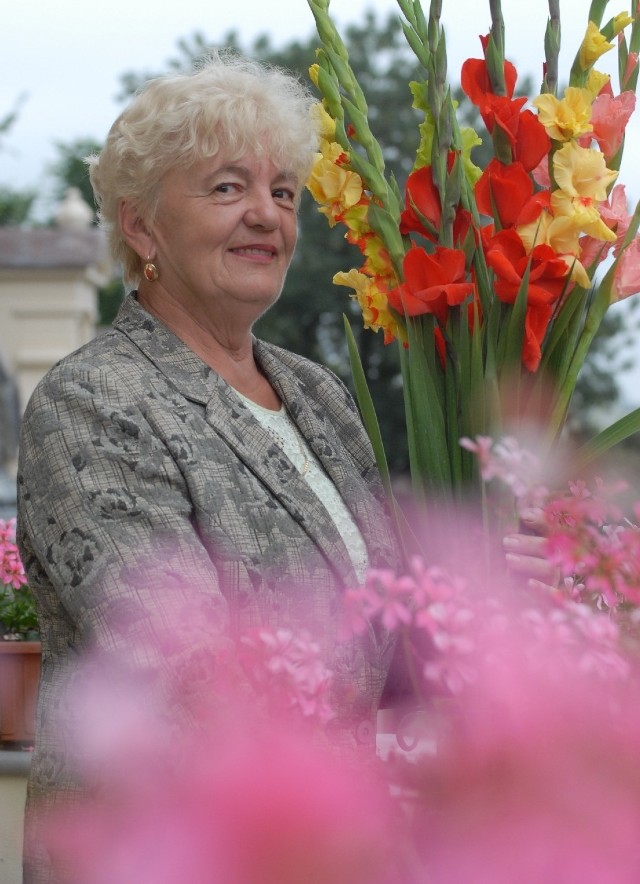 Antonina Ambrożewicz - Sawczuk, radną gminy jest od 2006 r, wcześniej przez kilka lat zasiadała w radzie sołeckiej. Mieszka w Raculi. Mężatka, ma dwóch dorosłych synów. Hobby: uprawa kwiatów.