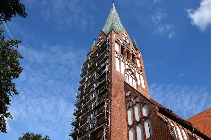 Ruszył remont wieży kościoła Mariackiego w Szczecinku [zdjęcia]