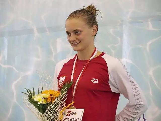 W trzecim dniu zawodów w Ostrowcu Świętokrzyskim Aleksandra Urbańczyk ustanowiła rekord Polski na 50 metrów stylem grzbietowym.