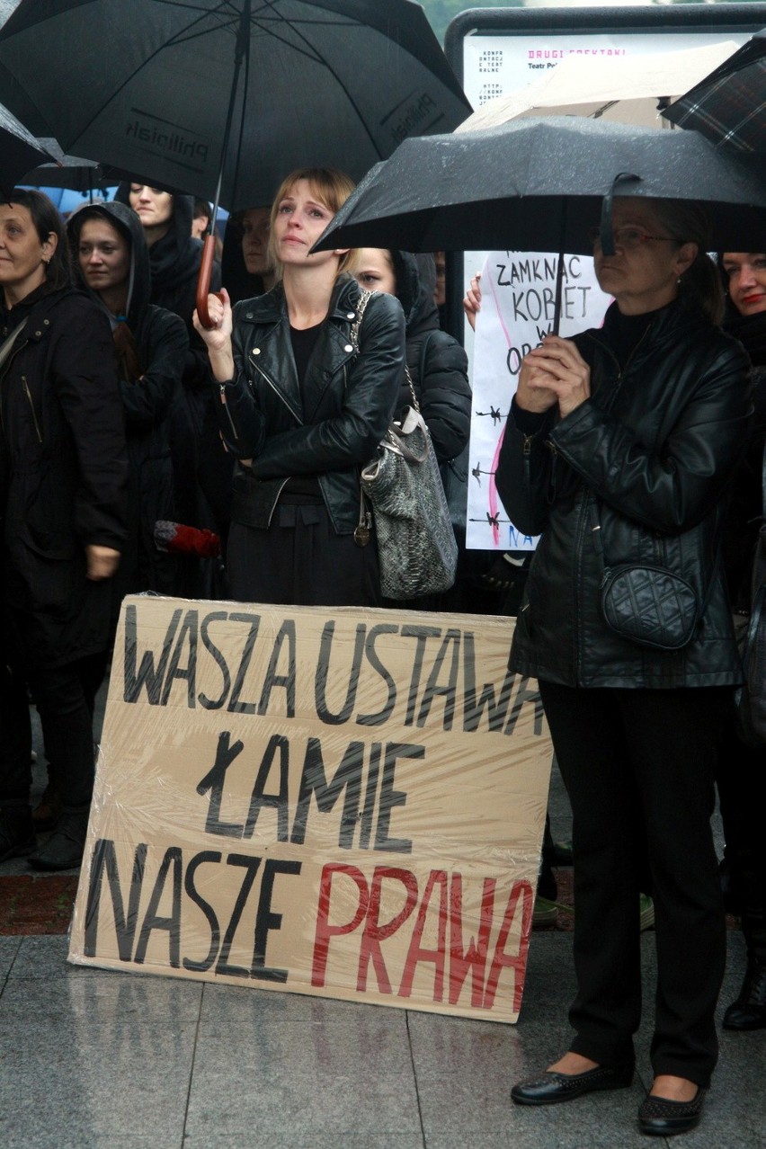 Duża frekwencja na Czarnym Proteście w Lublinie (ZDJĘCIA, WIDEO)