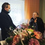 Janina Kruk z Chełmna obchodziła 101 urodziny. Burmistrz złożył życzenia