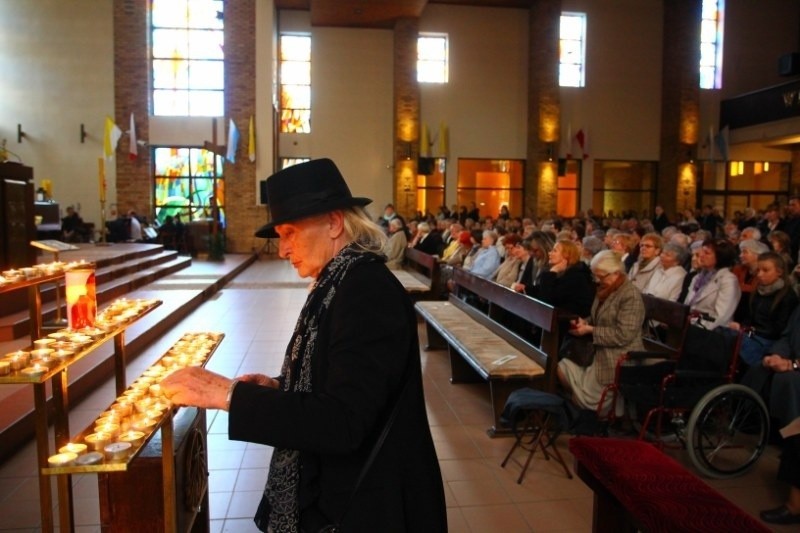 Mszę świętą dziękczynną w Sanktuarium Bożego Miłosierdzia na...