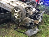 Dziękonie. Wypadek na DK65. Dachowanie samochodu osobowego (zdjęcia)