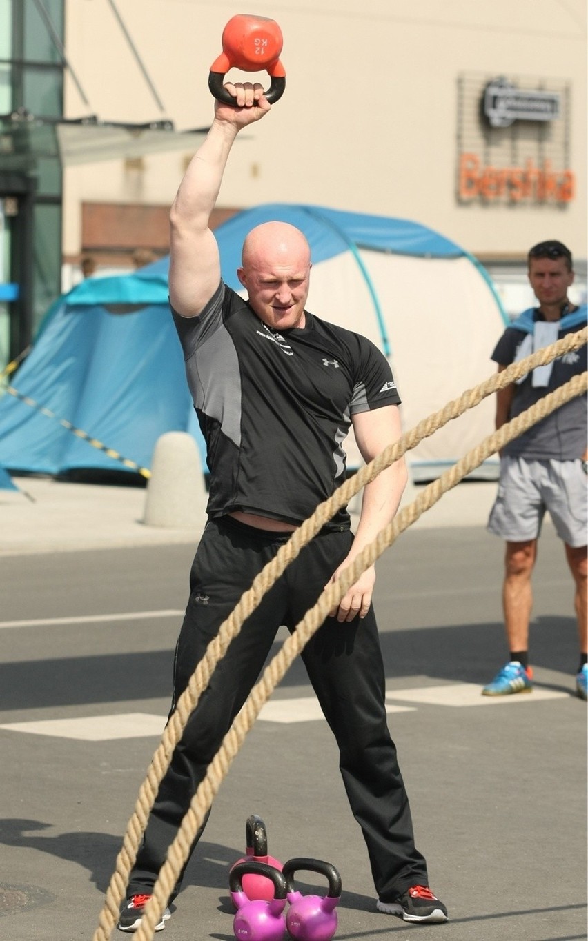 Wrocław: Siatkówka plażowa, pokazy fitness i zumba w Magnolii (ZDJĘCIA)