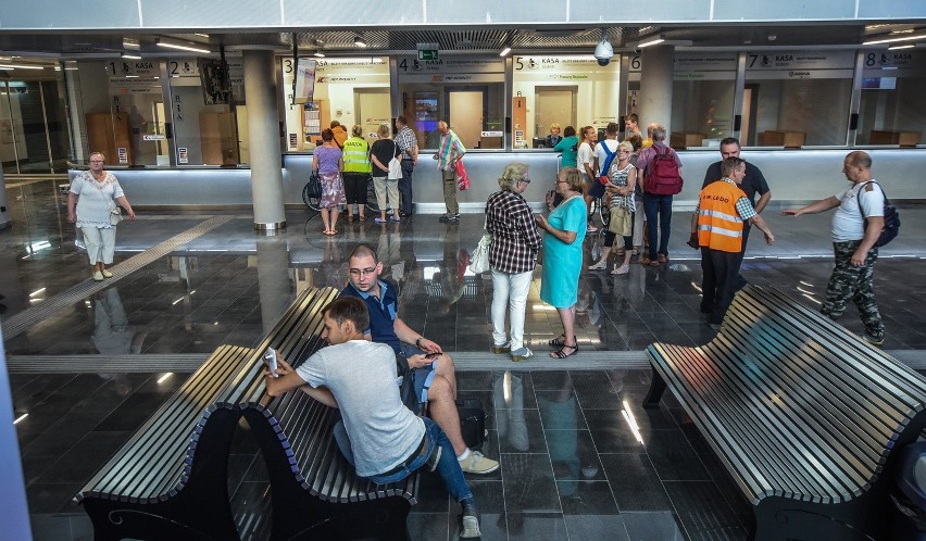 pierwszy dzień otwartego dworca PKP
Dworzec PKP otwarte Kasy
