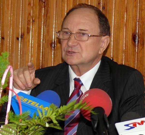 Prof. Romuald Poliński przestał być rektorem stalowowolskiej WSE.