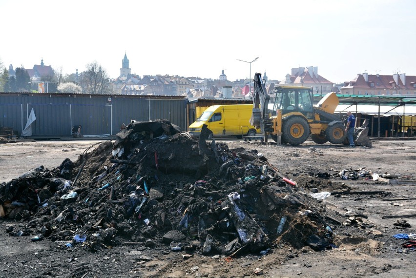 Kończą się porządki na spalonym targowisku przy ul. Ruskiej. Kupcy szykują się do powrotu. Kiedy wróci handel? (ZDJĘCIA, WIDEO)