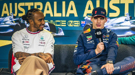 Lewis Hamilton w końcu przed Maxem Verstappenem, a wyprzedza ich...