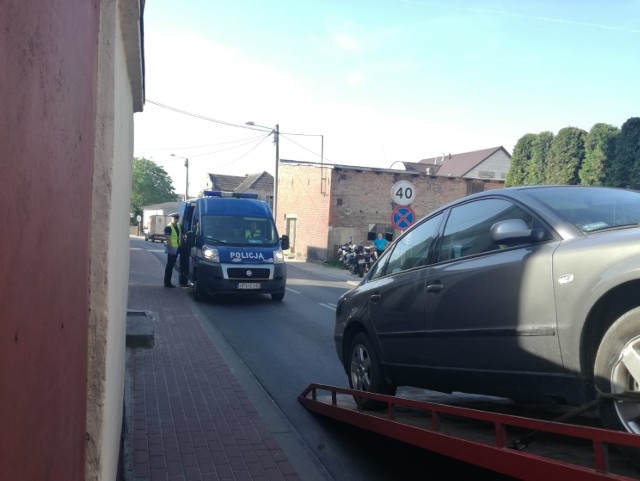 Siedem kilometrów - w takiej długości pościg wyruszył policjant na motocyklu z poznańskiej drogówki. Okazało się, że kierowca osobowego passata był pijany. Badanie alkomatem wskazało na dwa promile alkoholu w wydychanym powietrzu.
