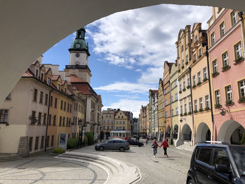 Jelenia Góra to dziś miasto w województwie dolnośląskim na...