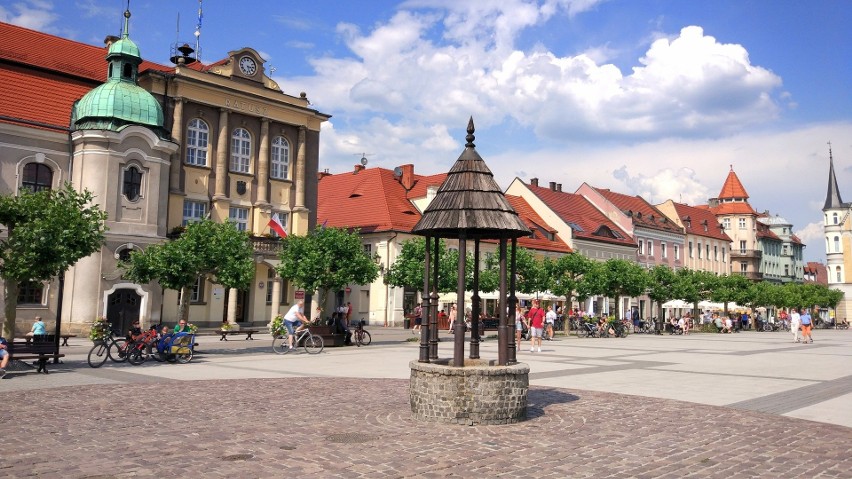 Pszczyna, jedno z ulubionych przez turystów małych miast w...