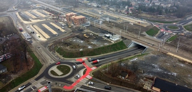 W Dąbrowie Górniczej trwa budowa centrum przesiadkowego oraz obwodnicy śródmieścia Zobacz kolejne zdjęcia/plansze. Przesuwaj zdjęcia w prawo naciśnij strzałkę lub przycisk NASTĘPNE