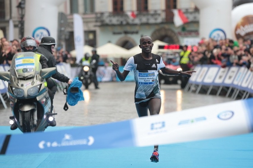 CRACOVIA MARATON 2017. ZDJĘCIA, WYNIKI, ZNAJDŹ SIĘ NA...