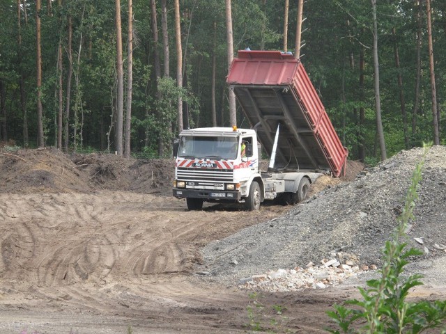 Rozpoczęła się już budowa środkowej części obwodnicy Mileca, którą realizuje firma Budimex. Połączy ona drogę wylotową na Rzeszów z Szydłowcem.