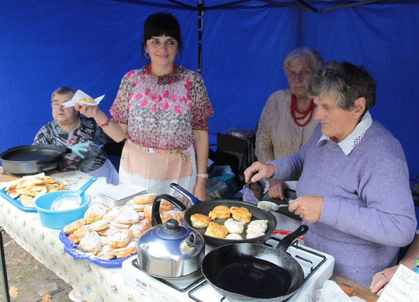 Tłumy smakoszy na Festiwalu Ziemniaka w Muzeum Wsi Radomskiej. Było wiele konkursów i pokazów [ZDJĘCIA]