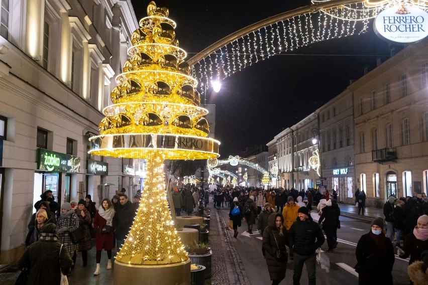 Iluminacja świąteczna 2021. Warszawa już gotowa na Boże Narodzenie. Zobacz zdjęcia