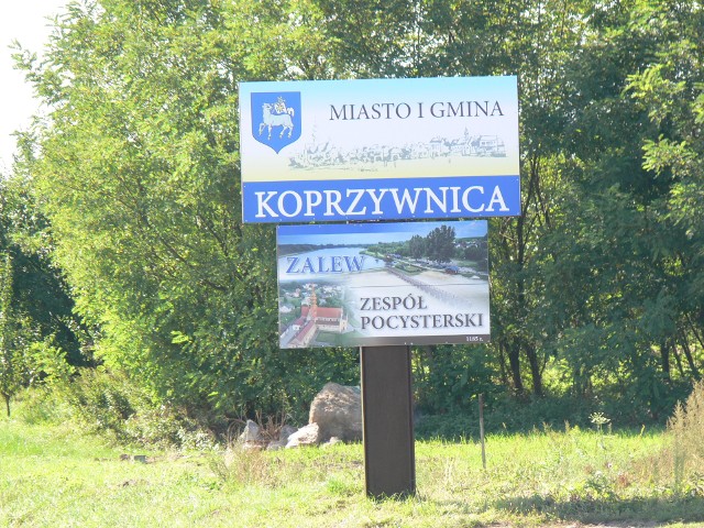 Nowe witacze stanęły już przy drogach wjazdowych do Koprzywnicy od strony Łoniowa i Sandomierza.