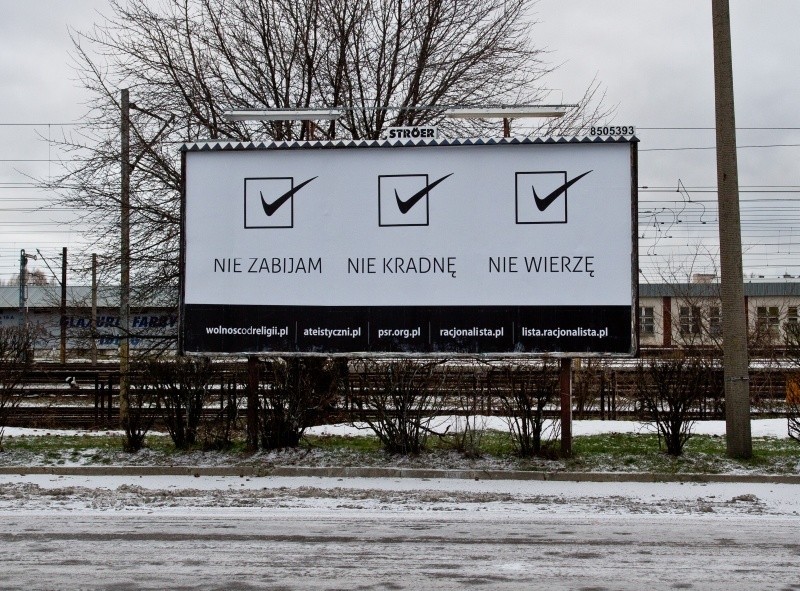 Billboard ateistyczny przy dworcu PKS