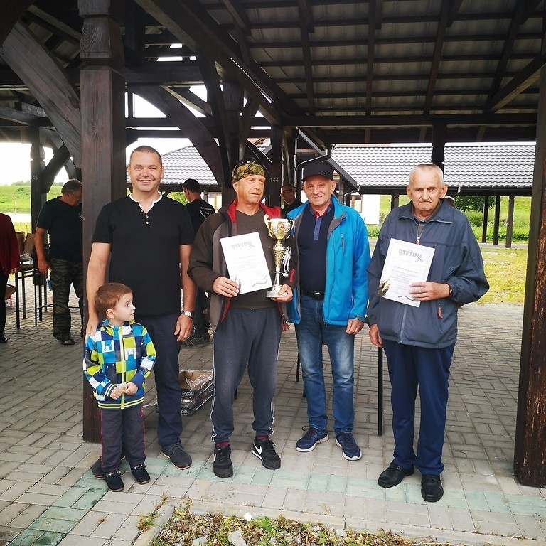 W zawodach wędkarskich w Baranowie Sandomierskim rywalizowali starsi i młodsi. Kto wygrał? (ZDJĘCIA)